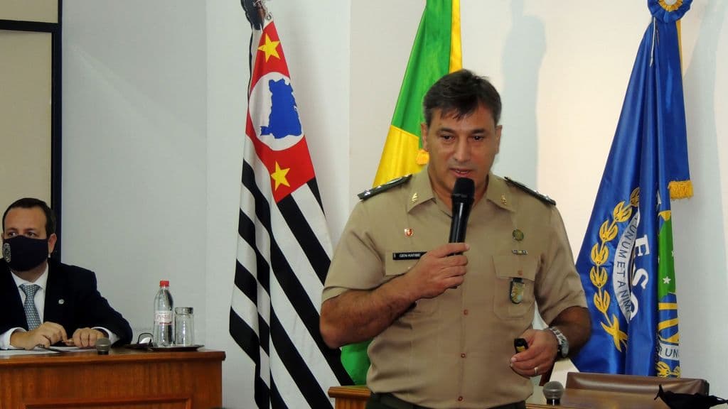 General Adilson Carlos Katibe realiza palestra para os estagiários do CEPE 64