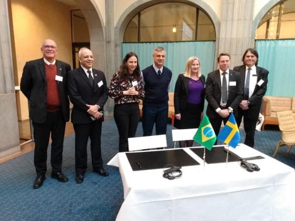 Departamento de Ciência e Tecnologia Aeroespacial assina acordo com a Suécia
